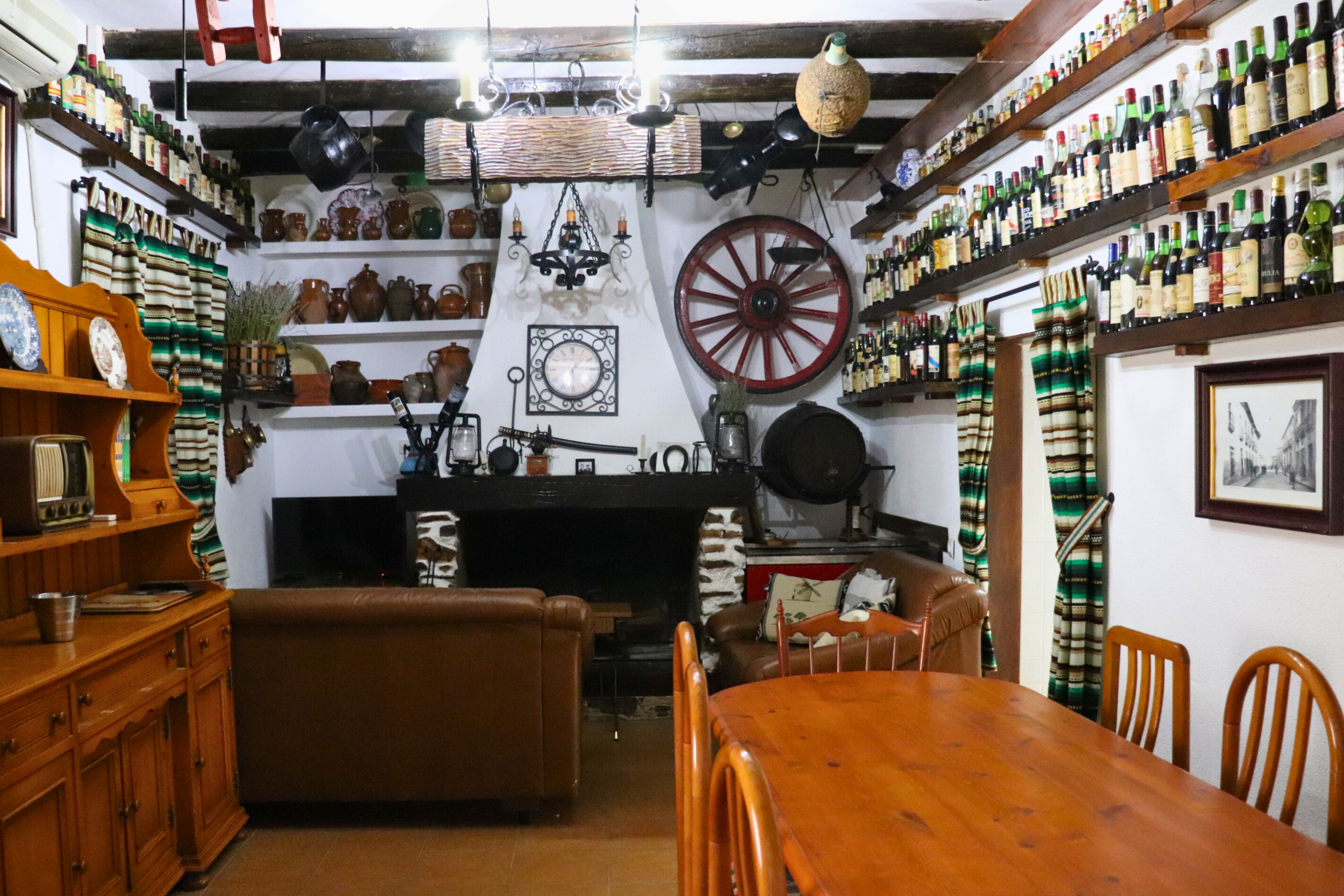 Salón rústico de Casa Eufemia en La Mancha